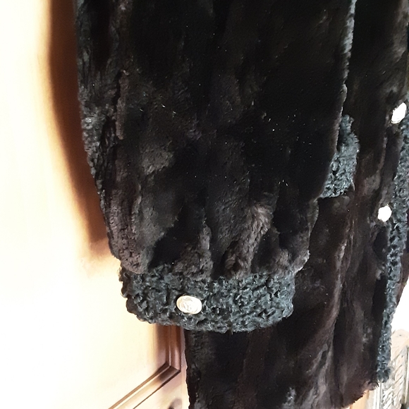 Vintage fur coat persian lamb trim - Picture 5 of 9